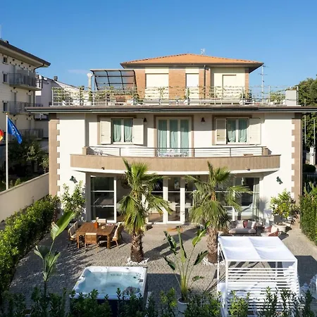 Villa Casa Amare 4&2, Emma Camaiore