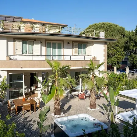 Villa Casa Amare 4&2, Emma Camaiore