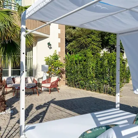 Casa Amare 4&2, Emma