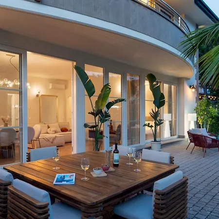 Casa Amare 4&2, Emma Вилла Камайоре